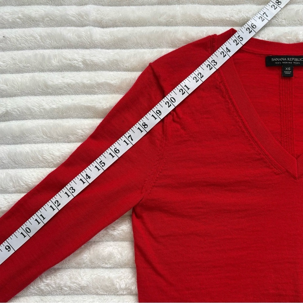 BANANA REPUBLIC 100% Extra Fine Merino Wool V-Neck Sweater Red XS - Picture 7 of 7